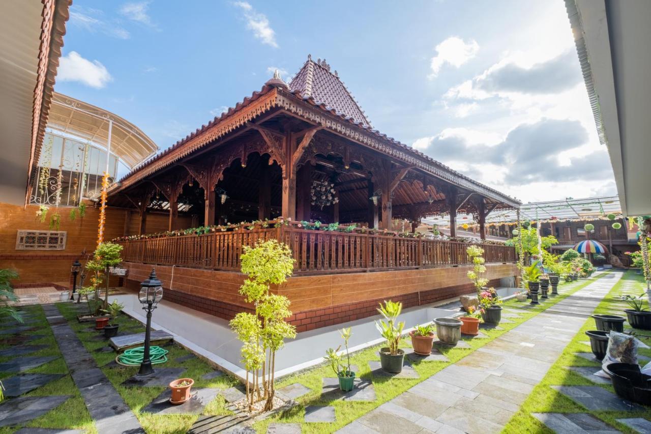 Sartini Inn Jogja Yogyakarta Luaran gambar