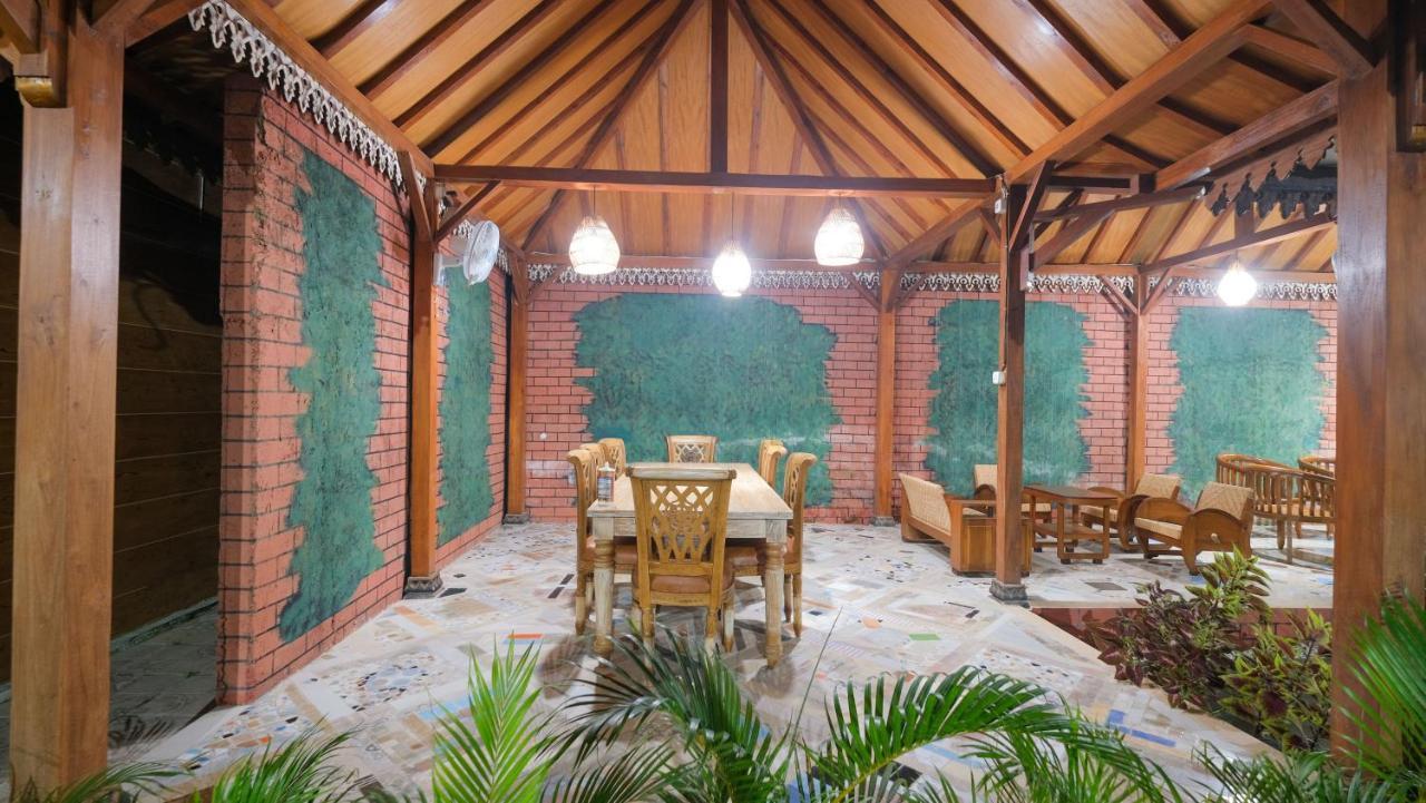 Sartini Inn Jogja Yogyakarta Luaran gambar